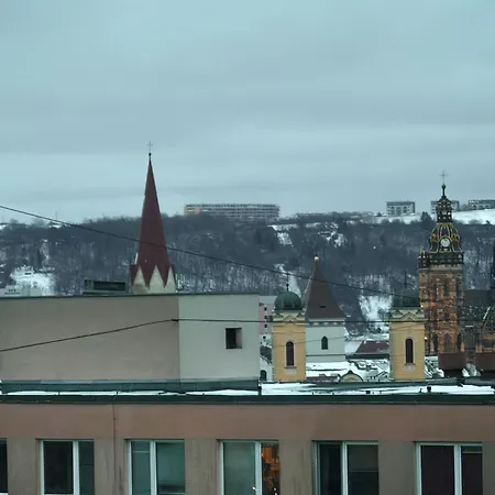 Modern Karpatska - Near Center