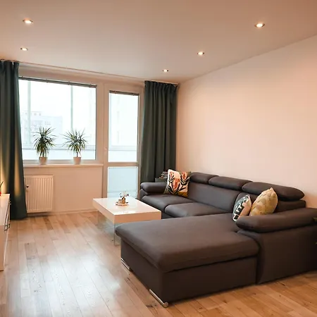 Modern Karpatska - Near Center *