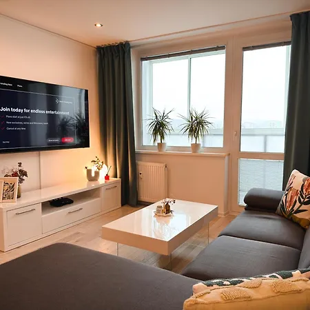 Modern Karpatska - Near Center *