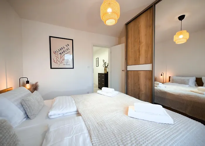 Апартаменты Modern Karpatska - Near Center *