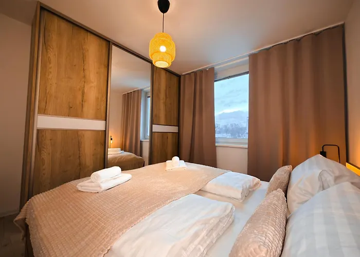 Апартаменты Modern Karpatska - Near Center