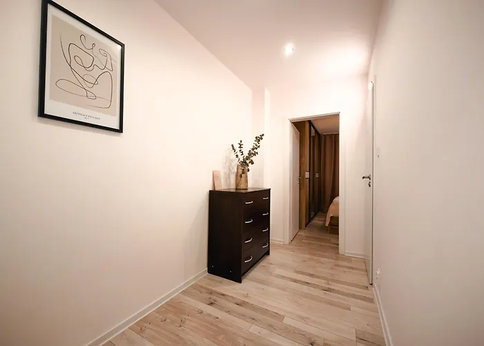 Апартаменты Modern Karpatska - Near Center