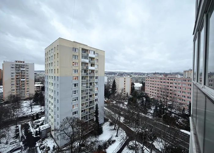 Апартаменты Modern Karpatska - Near Center