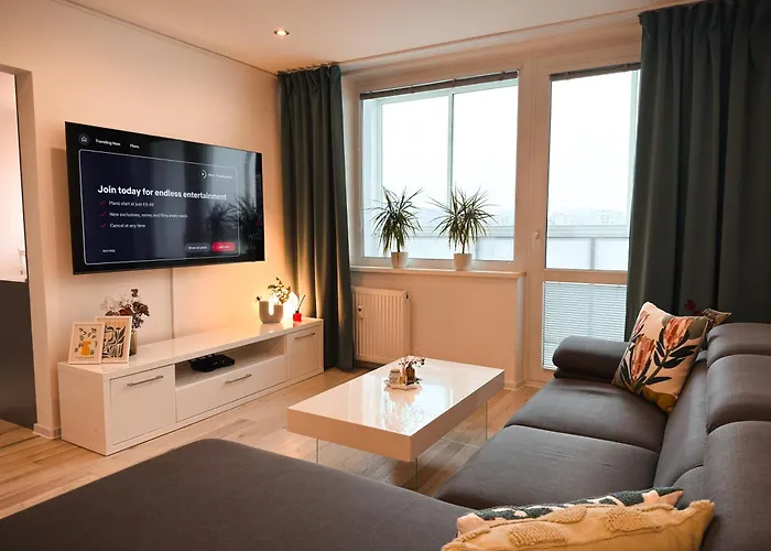 Modern Karpatska - Near Center *